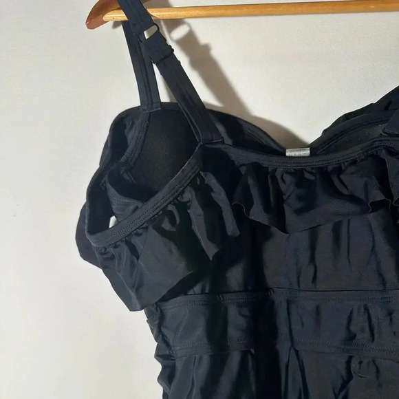 Ruffled Cold Shoulder Swimsuit - Picture 5 of 10